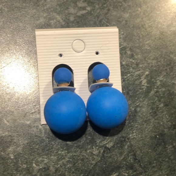 Jewelry - 💙Trendy Blues💙Post Ball Earrings!